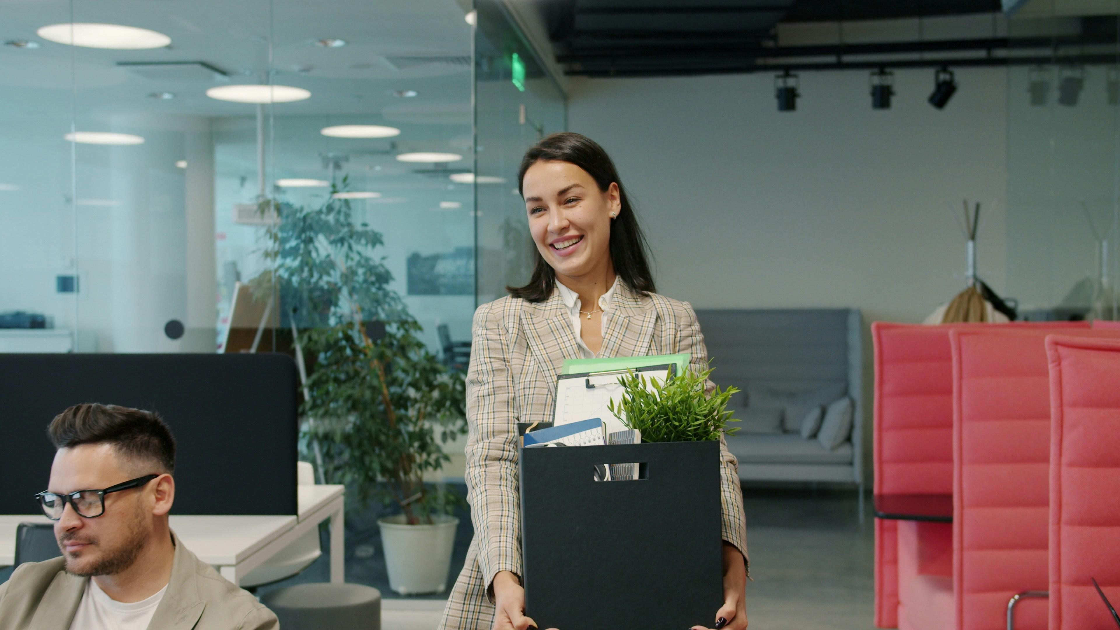 Échange professionnel dans un environnement de travail